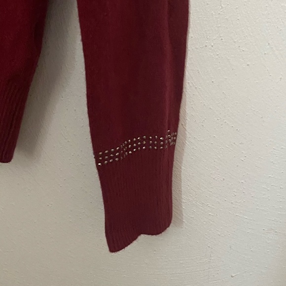 🆕 LIQUID by SIONI Stud Sweater. Burgundy. Sz. S. - Picture 4 of 6